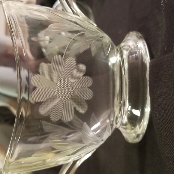 Vintage Heisey Etched glass sugar and cream set - Picture 12 of 15